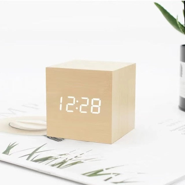 LED Vækkeur med Lys – Minimalistisk Design og Lydaktivering 5