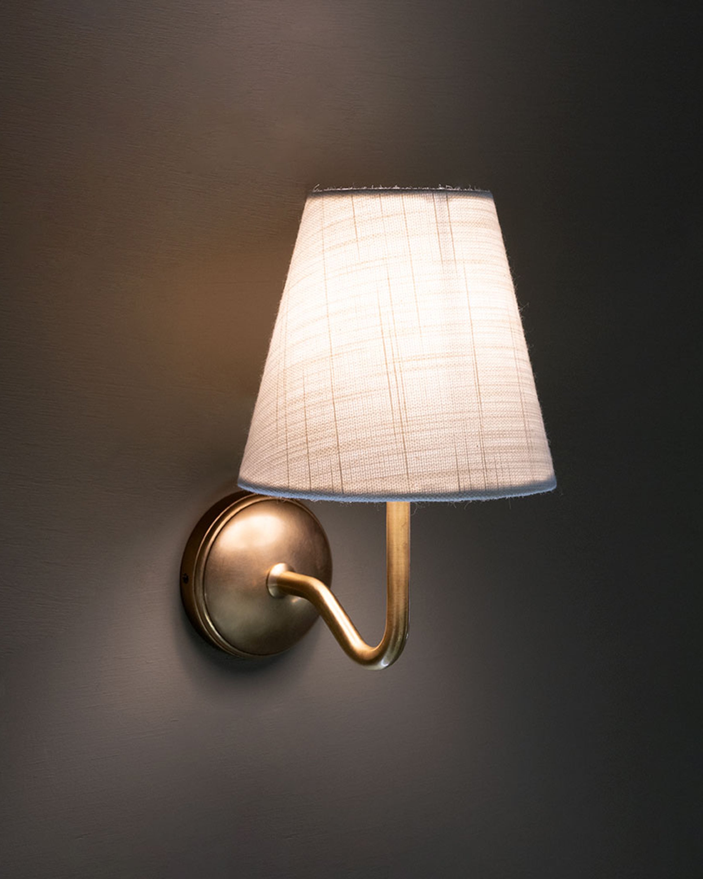Lille Væglampe Messing – Alabast Hvid med Antik Finish til Minimalistisk Design 2