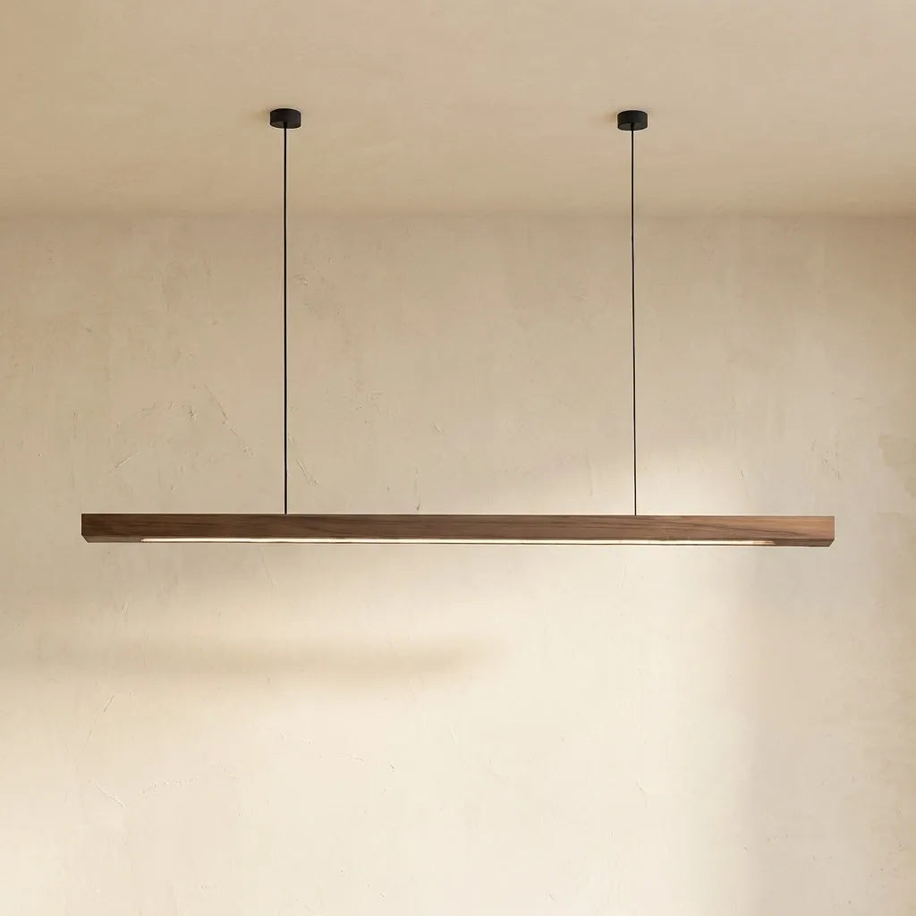 Lang Pendel over Spisebord – Lineær LED Pendellampe i Massivt Træ, Fyr eller Valnød, 80 eller 120 cm, 3 Lysfarver