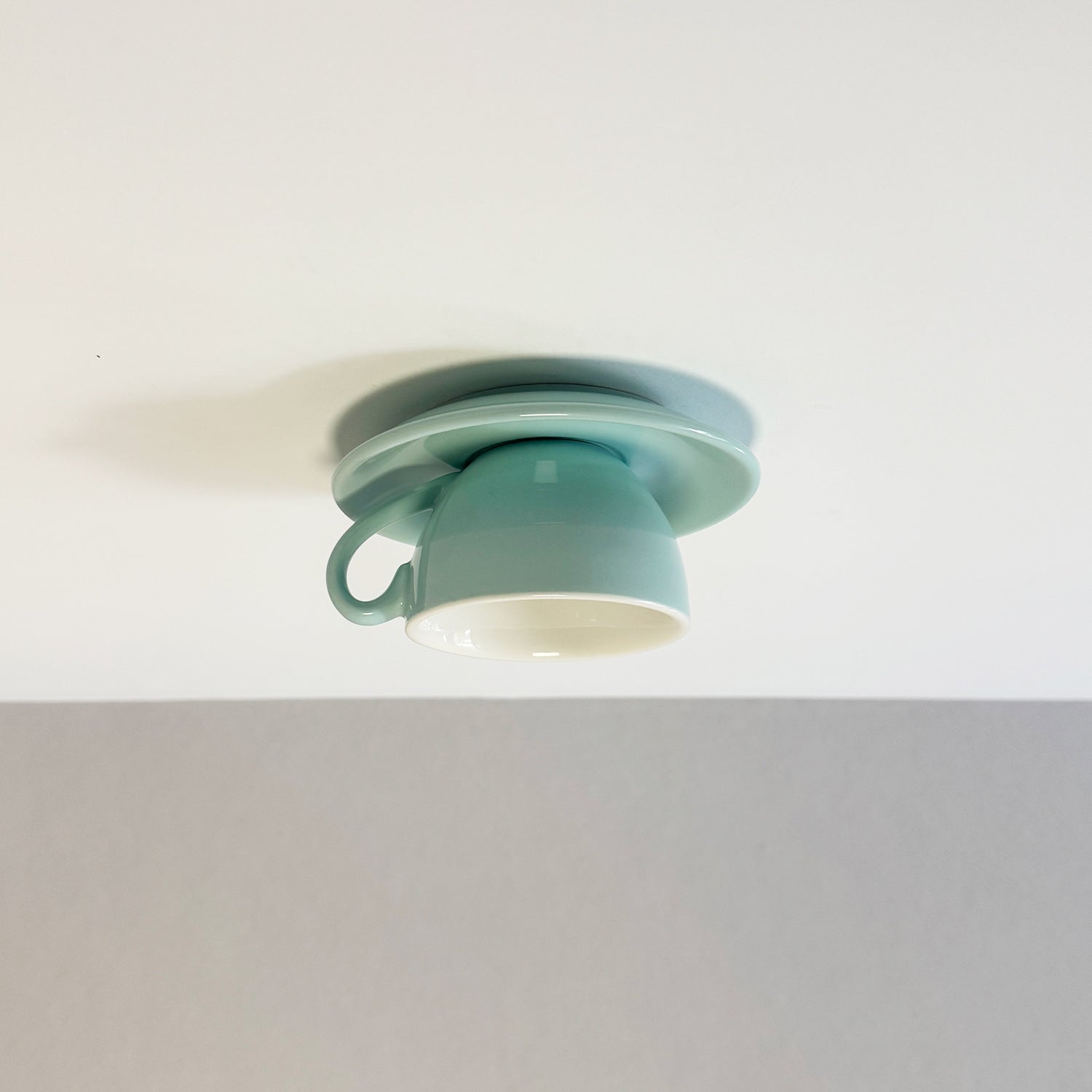 Loftslampe i Keramik – Unikt og Charmerende Kaffekopdesign 5