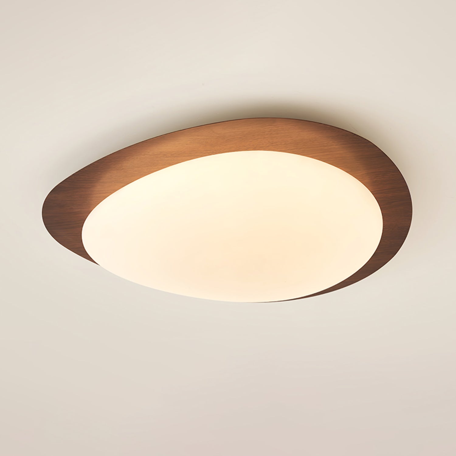 Loftslampe i Træ – Rund Form med Blødt og Jævnt Lys 0