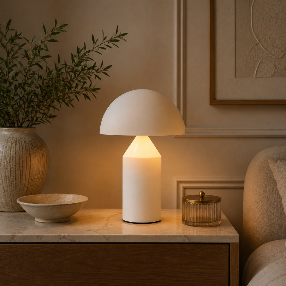 Minimalistisk Bordlampe - Kuppelformet Skærm med Skulpturel Silhuet 3
