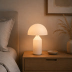 Minimalistisk Bordlampe - Kuppelformet Skærm med Skulpturel Silhuet 4
