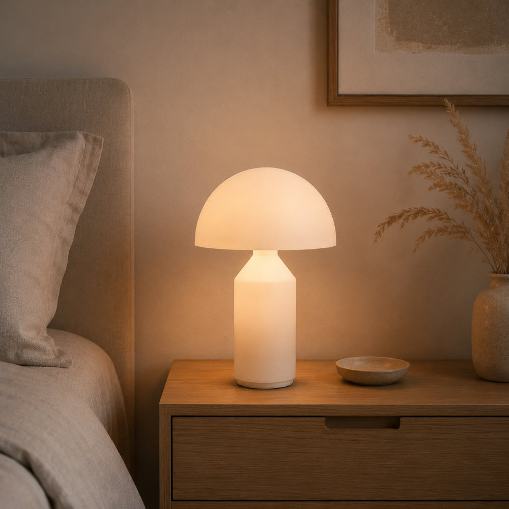 Minimalistisk Bordlampe - Kuppelformet Skærm med Skulpturel Silhuet 4

