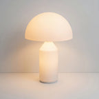 Minimalistisk Bordlampe - Kuppelformet Skærm med Skulpturel Silhuet 9
