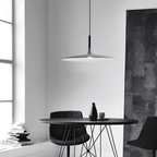 Minimalistisk Hængelampe til Spisebord - Bred Metalskærm med Svævende Design 6
