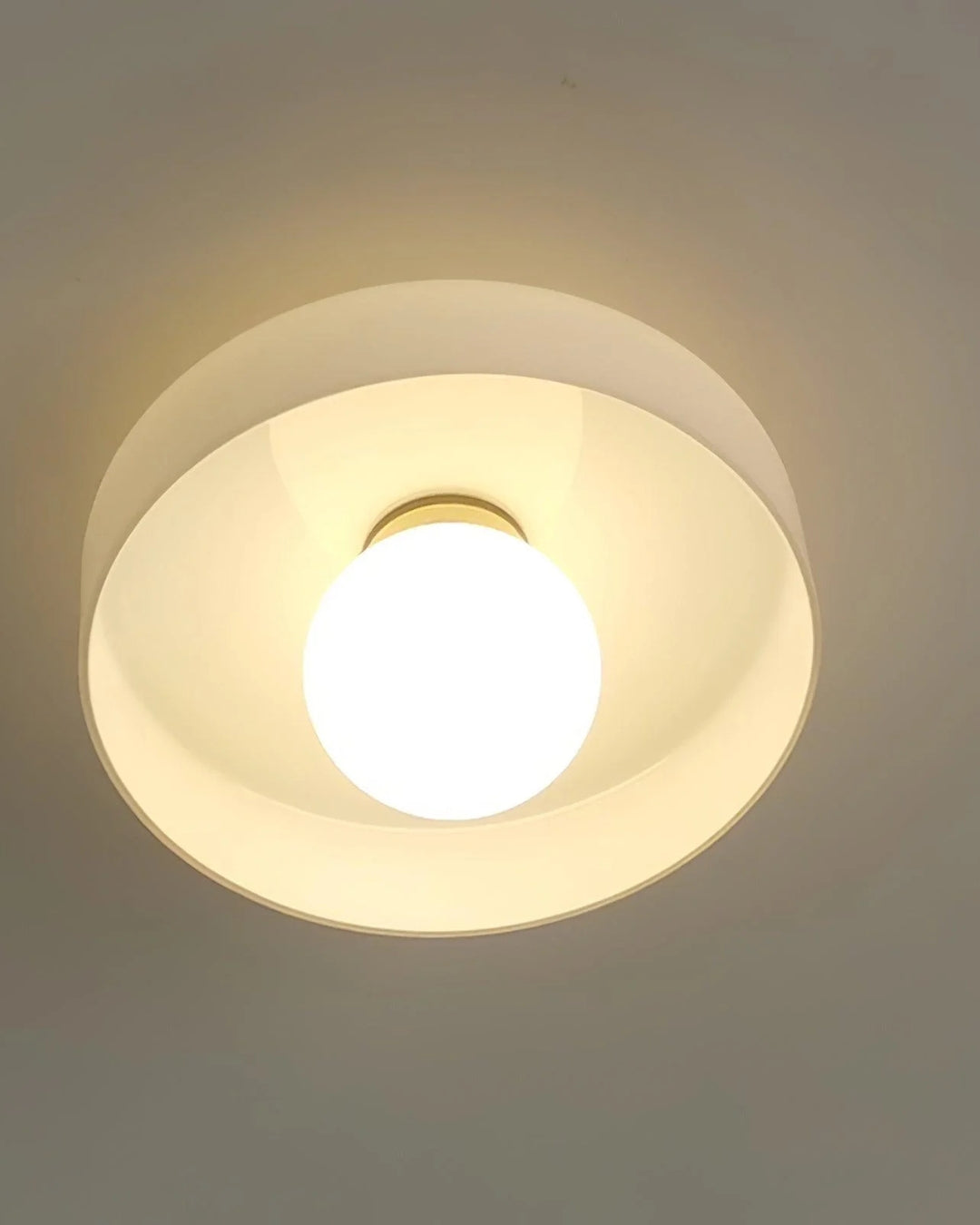 Minimalistisk Loftlampe - Svævende Glaskugle i Cirkulær Ramme 10