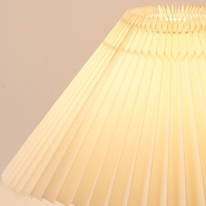 Minimalistisk Træ Bordlampe – Plisseret Stof med Varmt Lys 3