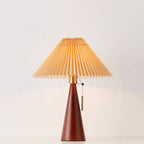 Minimalistisk Træ Bordlampe – Plisseret Stof med Varmt Lys 9