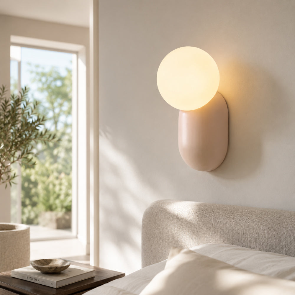 Minimalistisk Væglampe i Glas - Opalglaskugle med Organisk Design 0
