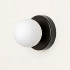 Minimalistisk Væglampe i Glas - Opalglaskugle med Rundt Design 11