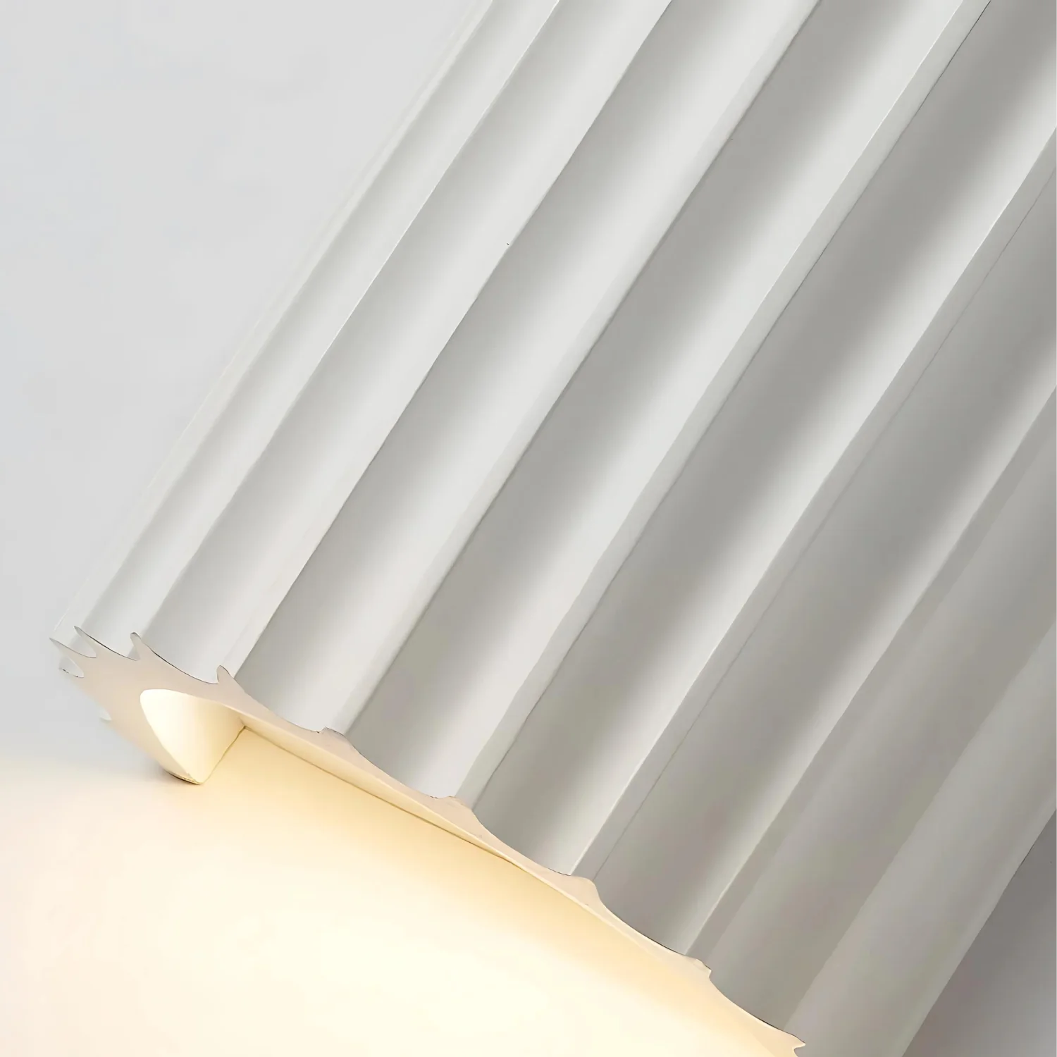 Minimalistisk Væglampe i Resin – Skulpturel Design med Blødt Lys og Energibesparelse 4