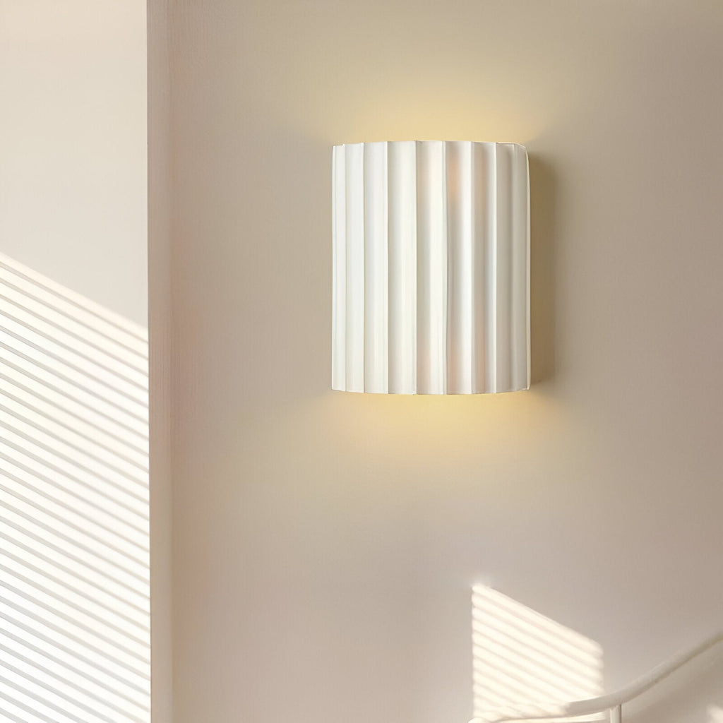 Minimalistisk Væglampe i Resin – Skulpturel Design med Blødt Lys og Energibesparelse 6
