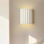Minimalistisk Væglampe i Resin – Skulpturel Design med Blødt Lys og Energibesparelse 6