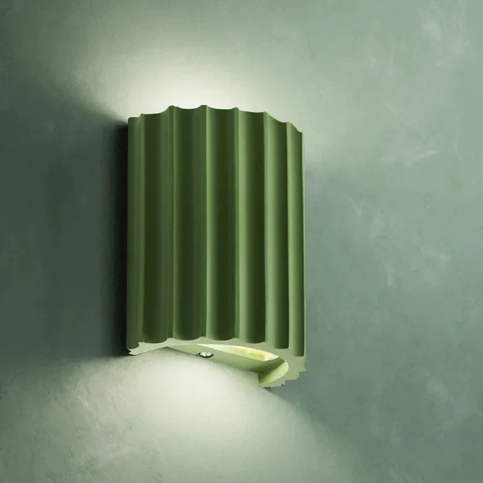 Minimalistisk Væglampe i Resin – Skulpturel Design med Blødt Lys og Energibesparelse 8
