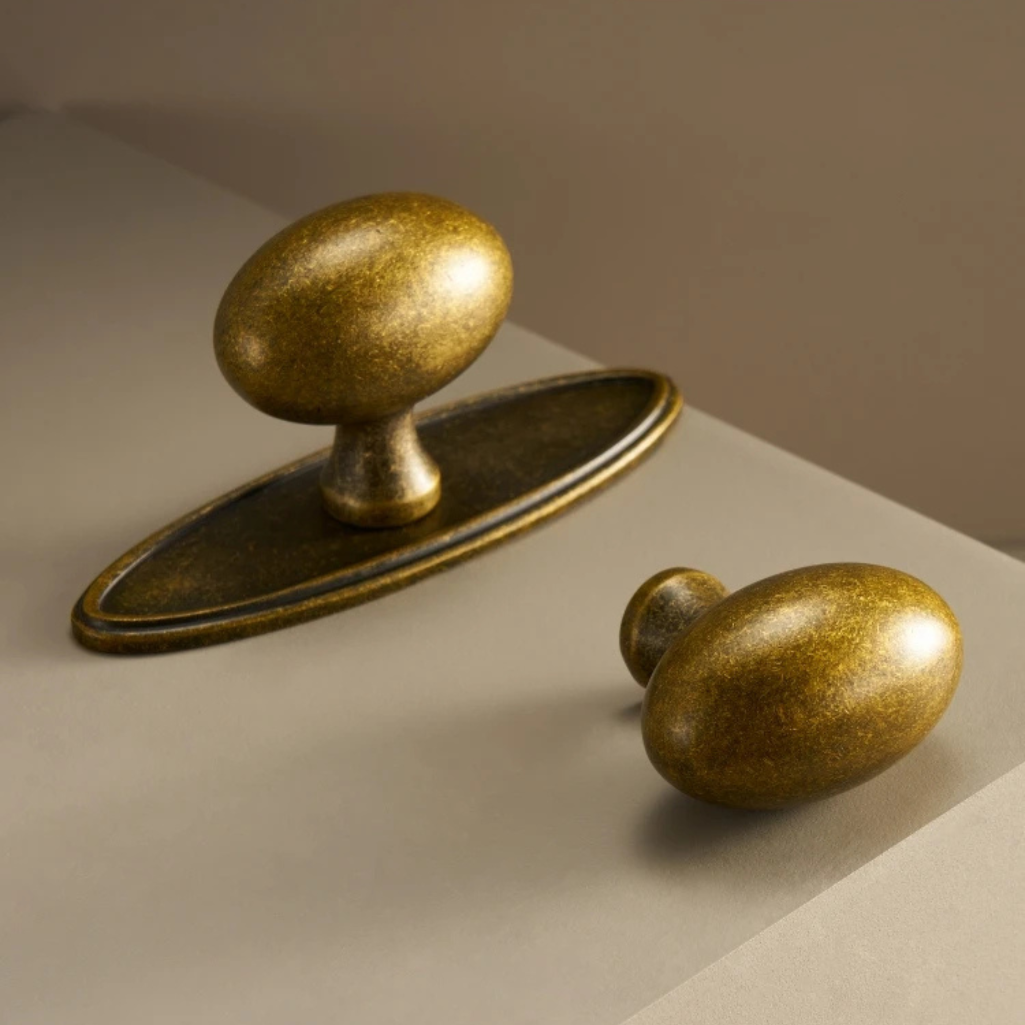 Møbelknop i Antik Messing – Solid Konstruktion med Vintage Finish 2