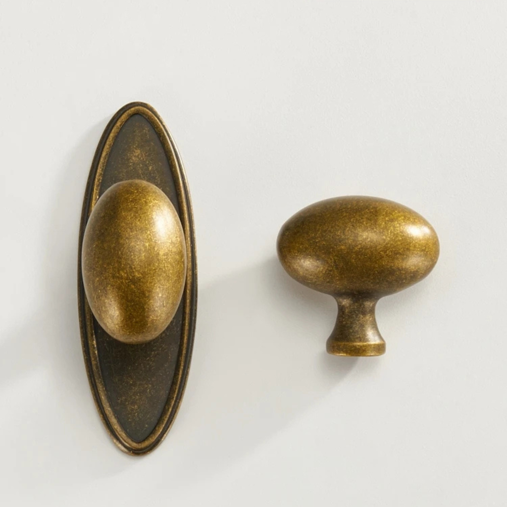 Møbelknop i Antik Messing – Solid Konstruktion med Vintage Finish 4