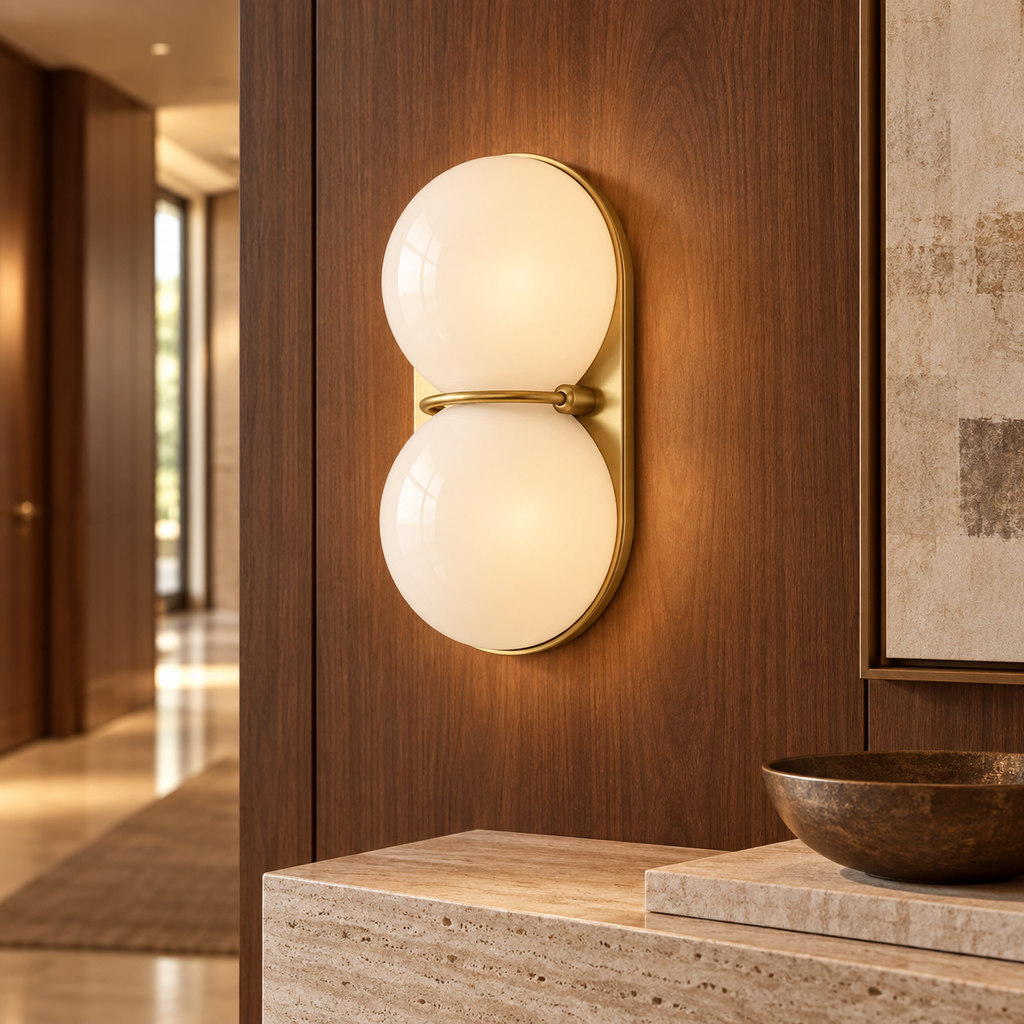 Moderne Glasvæglampe med To Kugleformede Skærme – Elegant Belysning 0