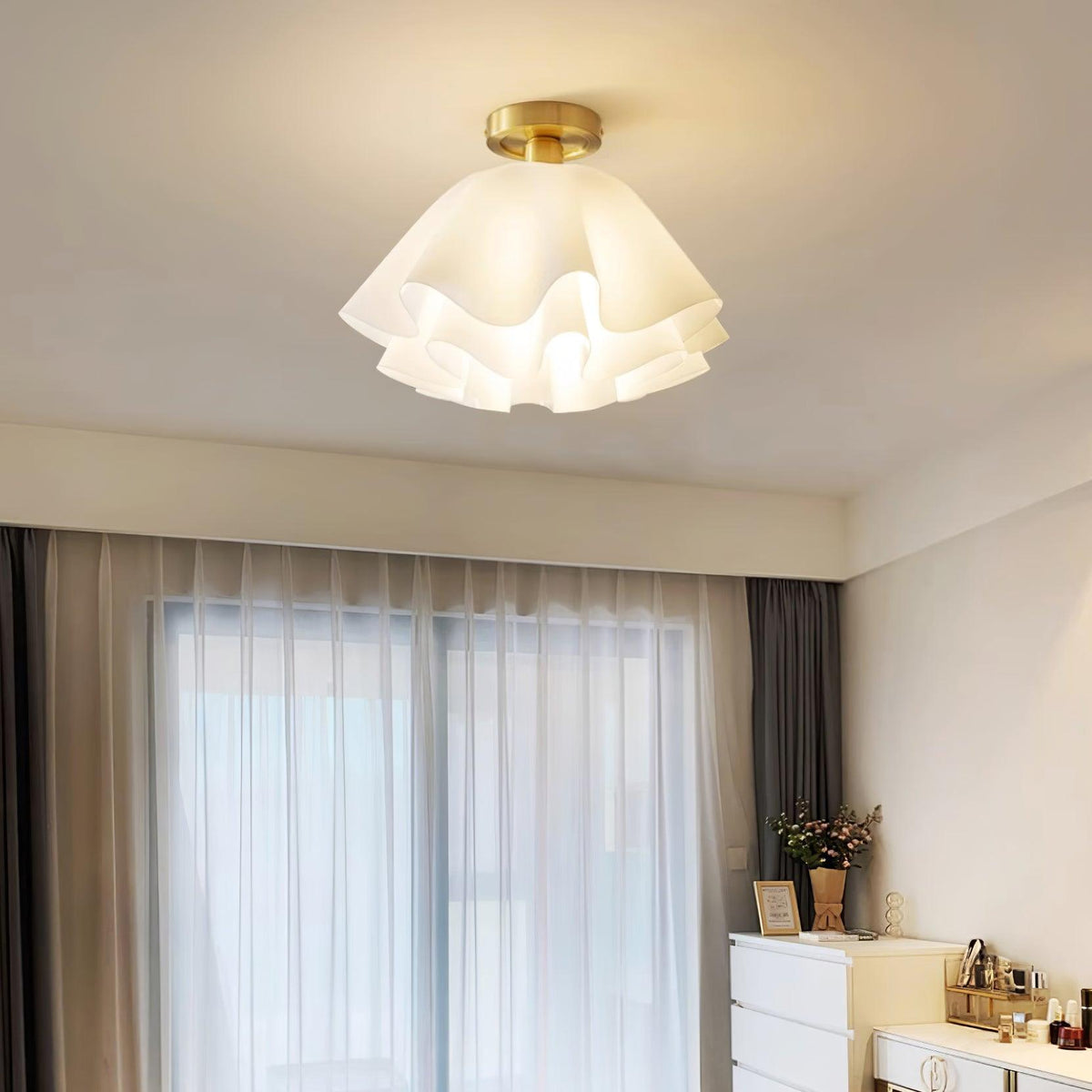 Moderne Loftslampe i Metal – Varm Belysning til Stue og Soveværelse 5