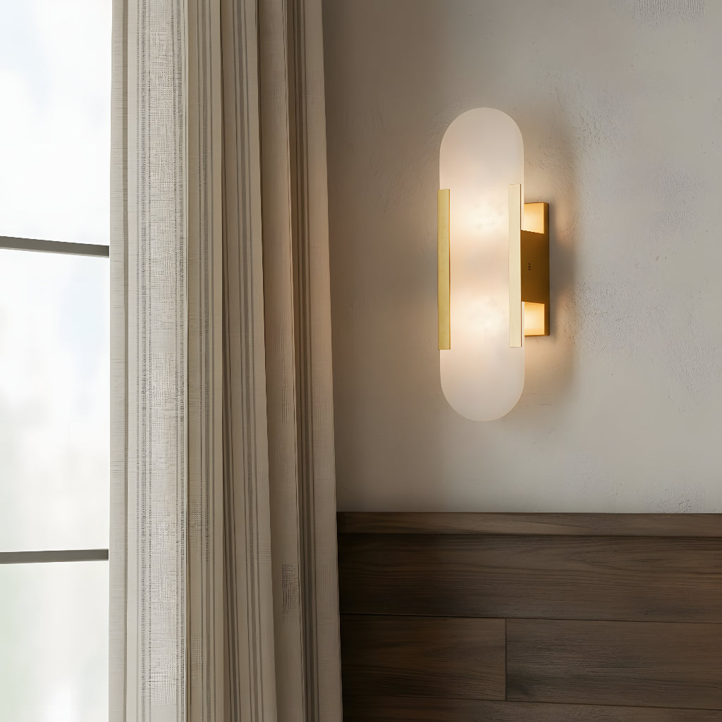 Moderne Væglampe i Alabast og Messing – Geometrisk Design med Blødt Lys 4
