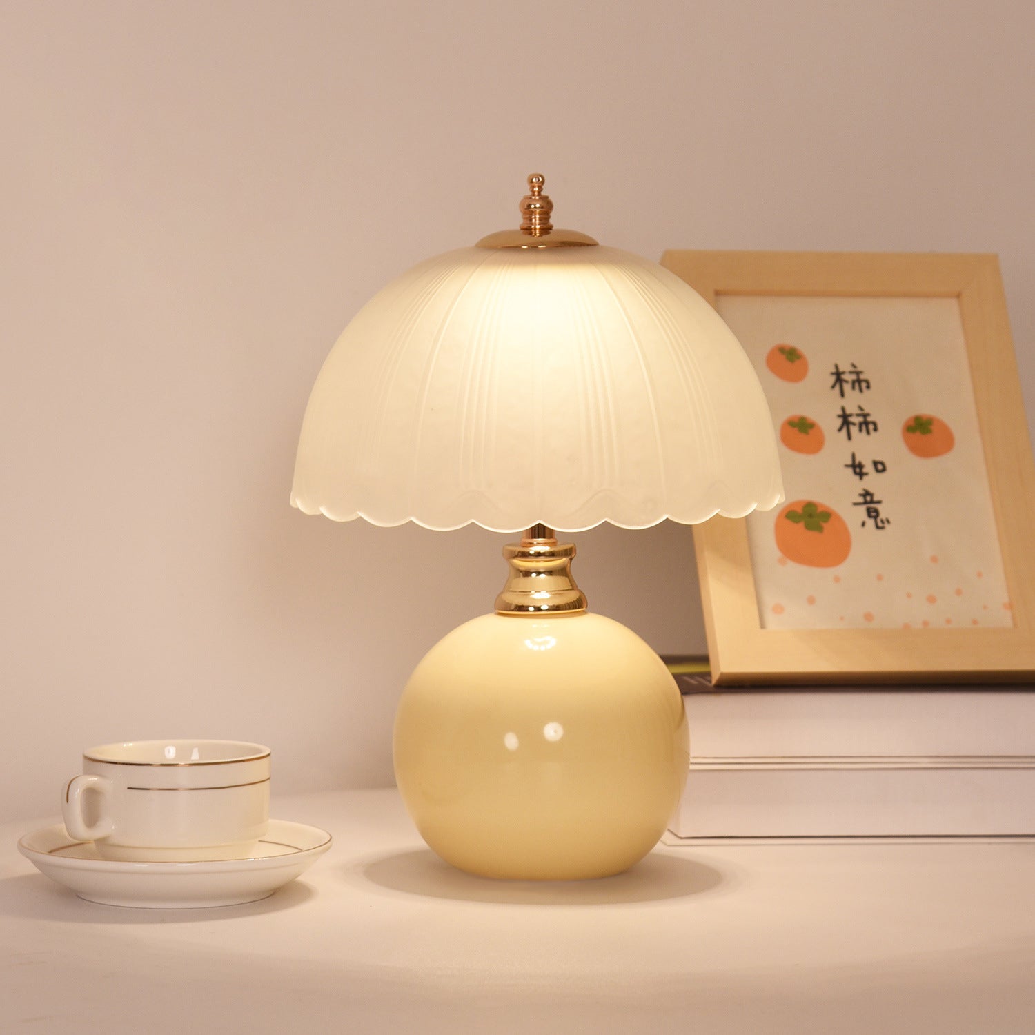 Moderne bordlampe i keramik og glas med halvkuppel – ideel til soveværelse 5