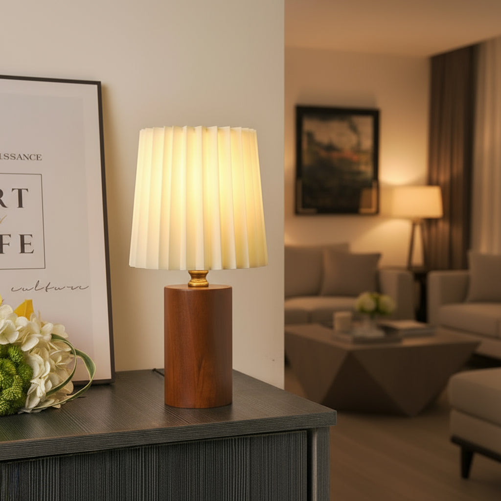 Nordic Bordlampe i Massivt Træ - Plisseret Skærm 4
