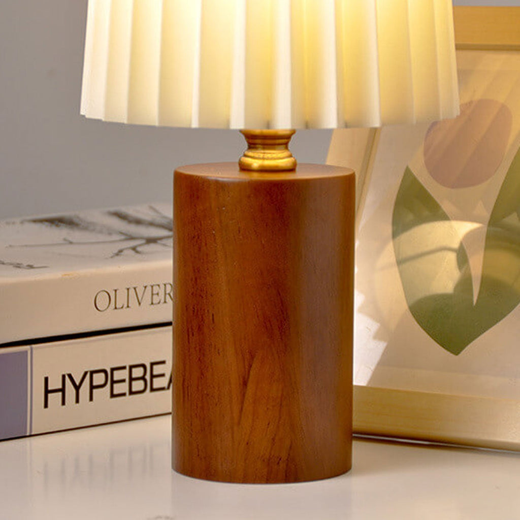 Nordic Bordlampe i Massivt Træ - Plisseret Skærm 7
