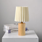 Nordic Bordlampe i Massivt Træ - Plisseret Skærm 9
