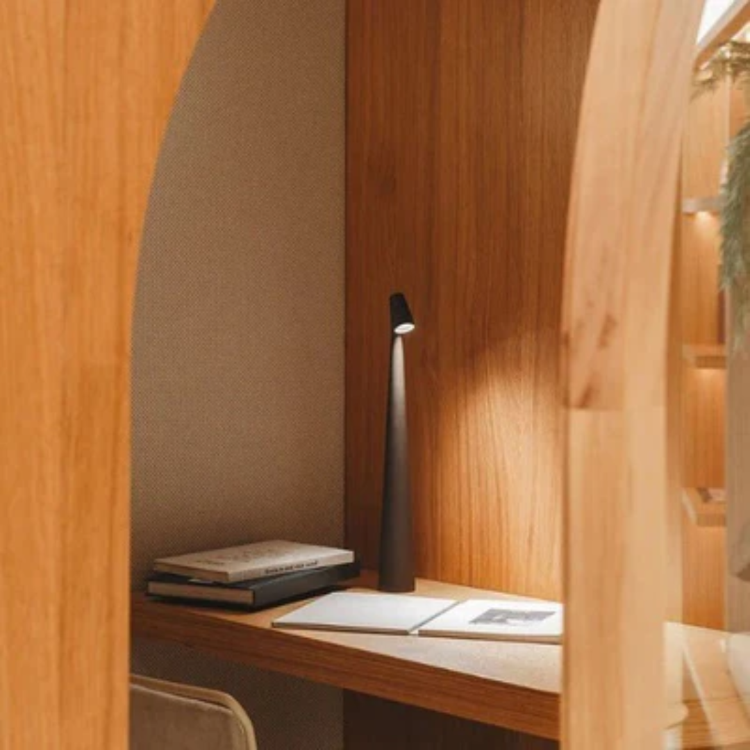 Nordisk Minimalistisk LED Bordlampe – Trådløs og Dæmpbar Design 6