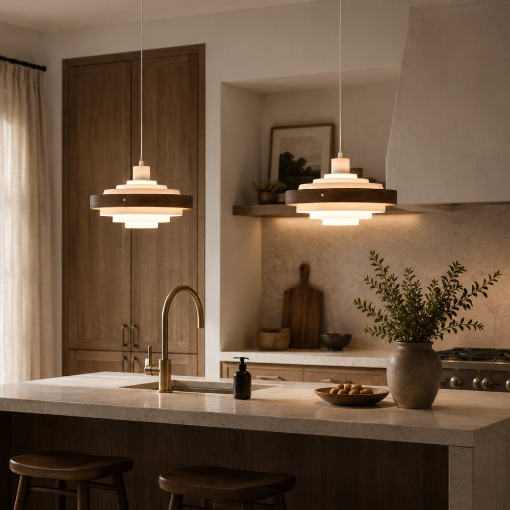 Nordisk Pendel Lampe i Metal og Valnød - Skulpturelt Lagdesign med Moderne Silhuet 14