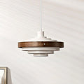 Nordisk Pendel Lampe i Metal og Valnød - Skulpturelt Lagdesign med Moderne Silhuet 5
