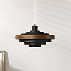 Nordisk Pendel Lampe i Metal og Valnød - Skulpturelt Lagdesign med Moderne Silhuet 9
