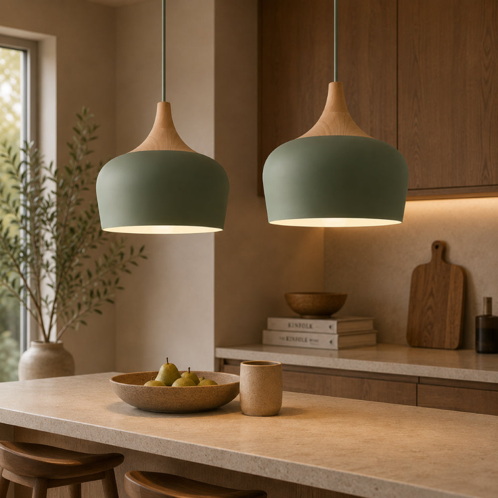Nordisk Pendel Lampe i Træ - Pastelfarvet Kuppelskærm 1
