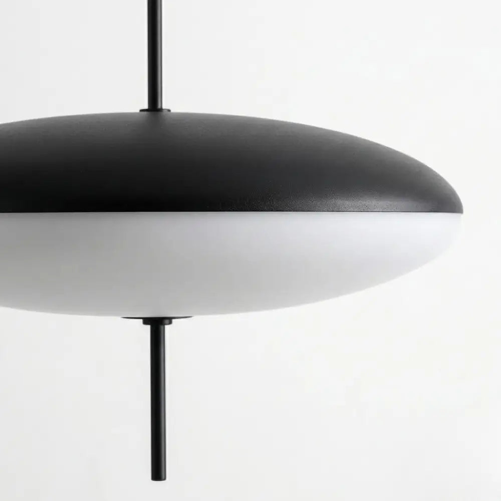Oval Pendel Lampe i Glas - Svævende Skiveform med Slank Metalstang 10
