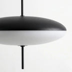 Oval Pendel Lampe i Glas - Svævende Skiveform med Slank Metalstang 10