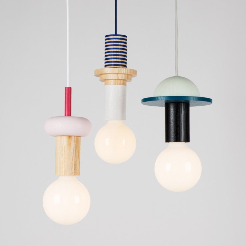Pendel Lampe i Asketræ - Geometrisk Design med Justerbare Farver 2