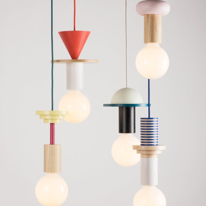 Pendel Lampe i Asketræ - Geometrisk Design med Justerbare Farver 3