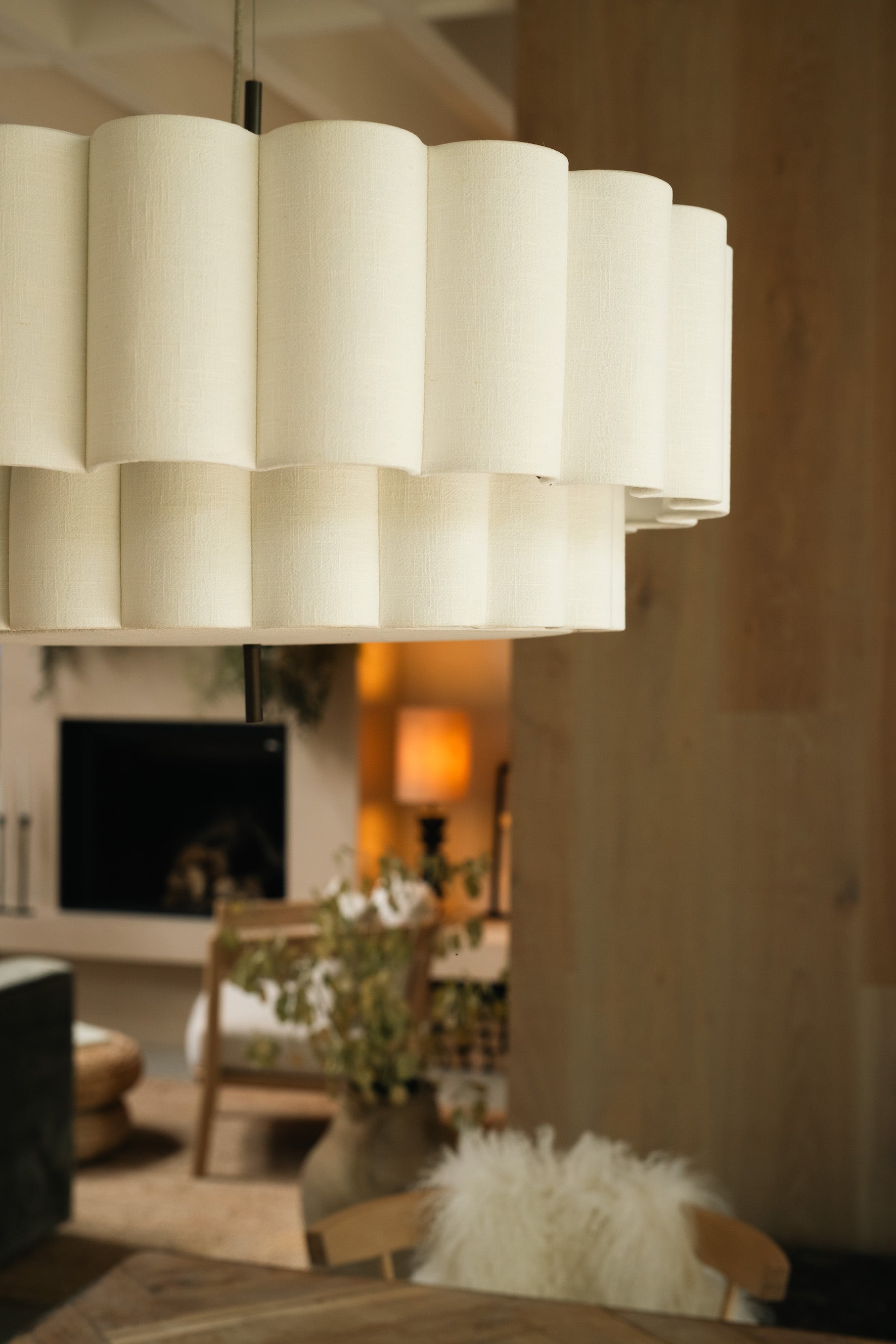 Pendel Lampe i Hør - Skulpturelt Lagdesign med Elegant Bronzefinish 10