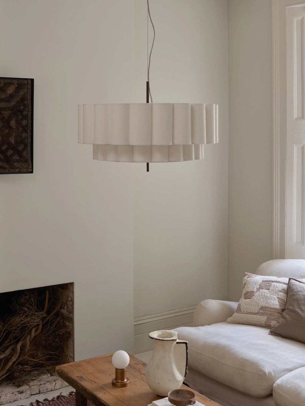 Pendel Lampe i Hør - Skulpturelt Lagdesign med Elegant Bronzefinish 3
