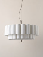 Pendel Lampe i Hør - Skulpturelt Lagdesign med Elegant Bronzefinish 6
