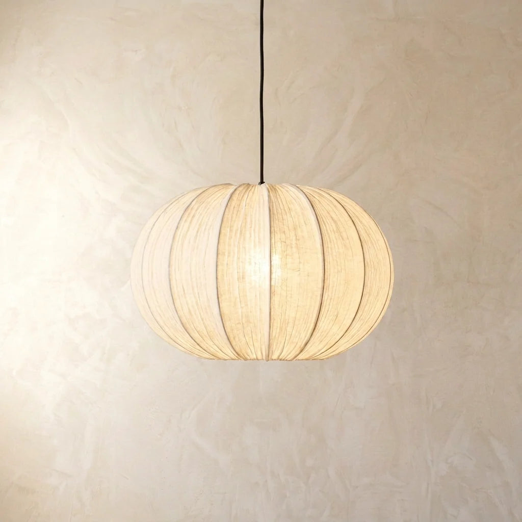 Plisseret Stofpendellampe i Japansk Wabi Sabi Design 1