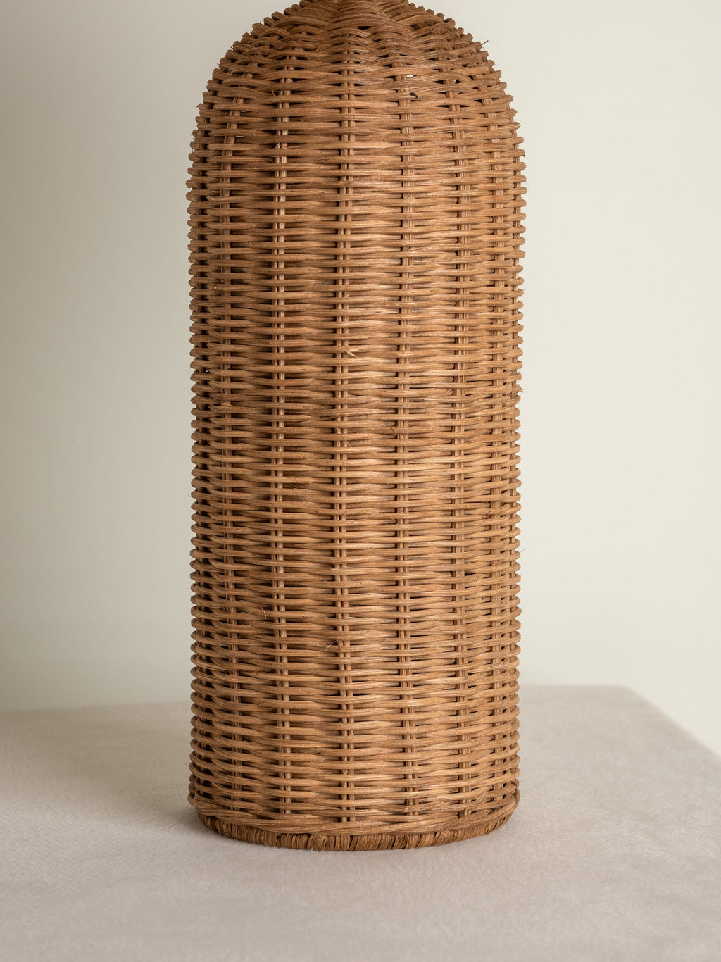 Rattan Bordlampe - Høj Cylinderfod med Naturlig Linnedskærm 3
