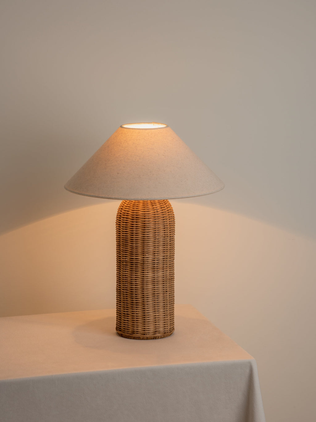 Rattan Bordlampe - Høj Cylinderfod med Naturlig Linnedskærm 7
