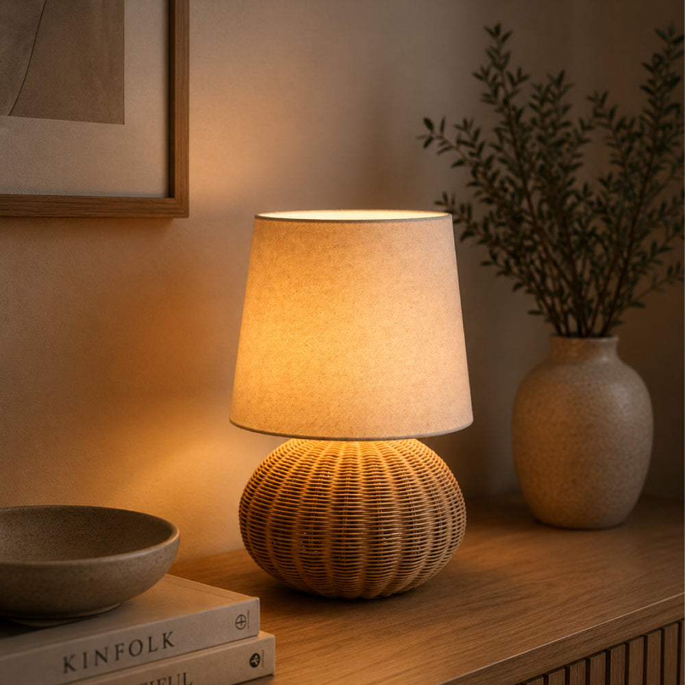 Rattan Bordlampe - Kugleformet Fod med Naturlig Linnedskærm 0
