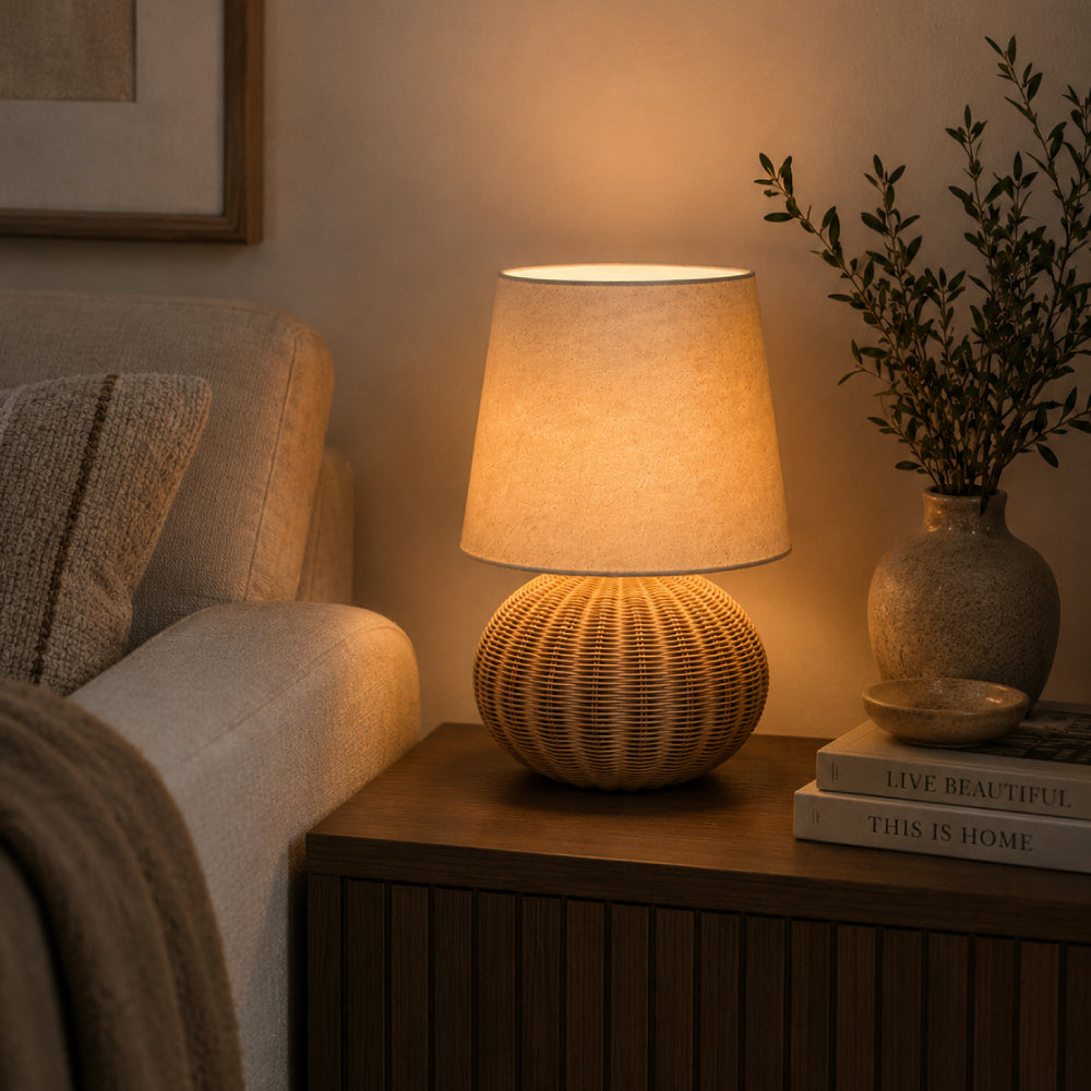 Rattan Bordlampe - Kugleformet Fod med Naturlig Linnedskærm 1
