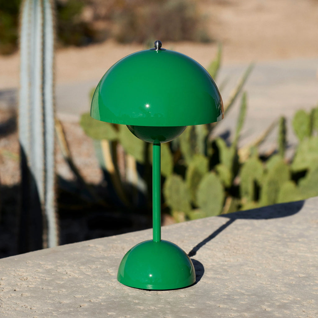 Retro Bordlampe i Metal - Halvrund Skærm med Svævende Kugledesign Trådløs 20