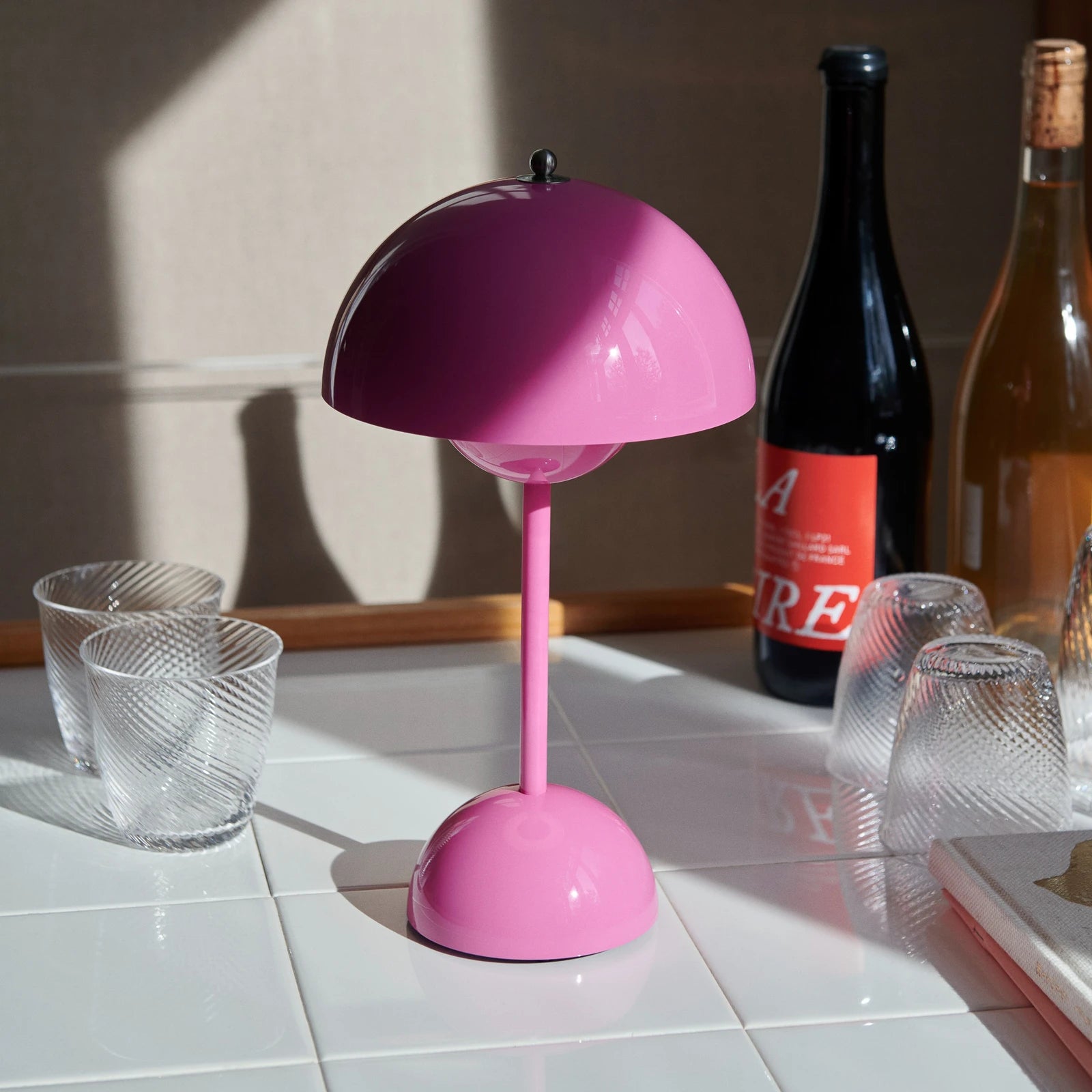 Retro Bordlampe i Metal - Halvrund Skærm med Svævende Kugledesign Trådløs 21