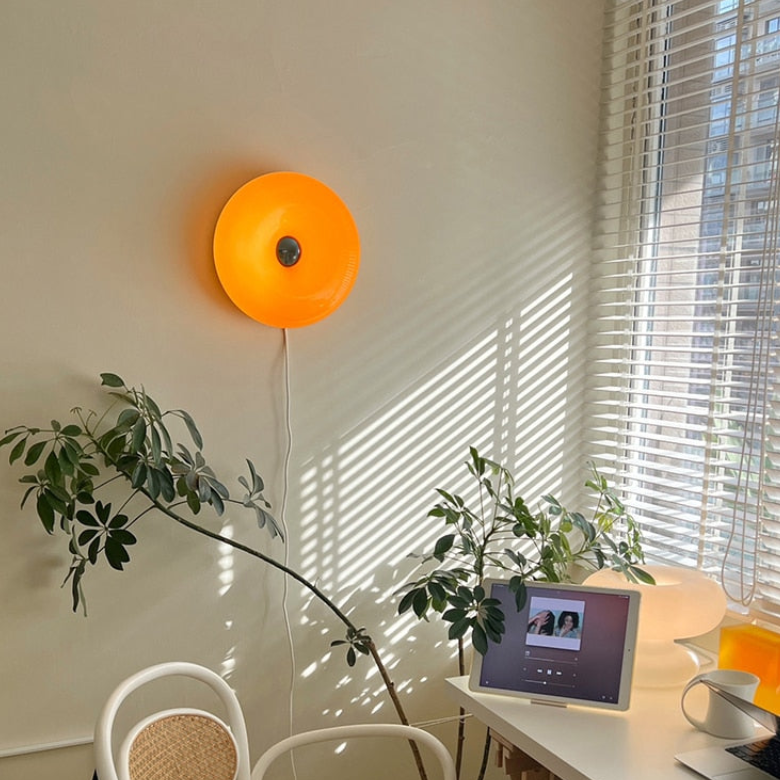 Rund Glas Væglampe – Dæmpbar Lysstyrke med Moderne Design og Metalramme 3