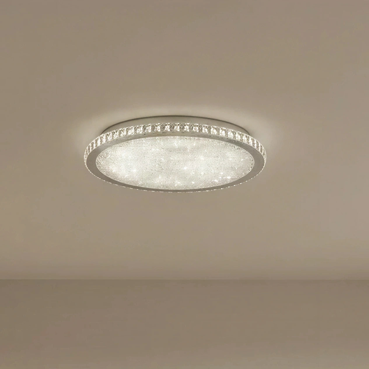 Rund Loftslampe i Krystal – Elegant Design med Skinnende Detaljer 2