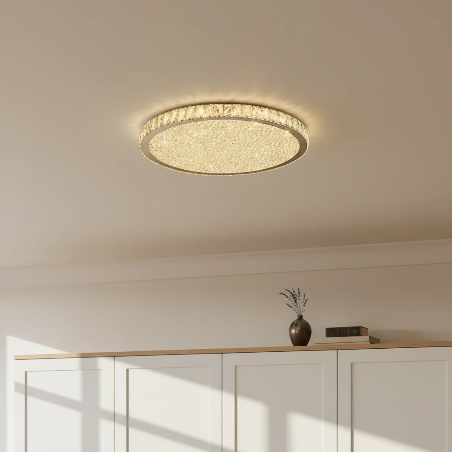 Rund Loftslampe i Krystal – Elegant Design med Skinnende Detaljer 4